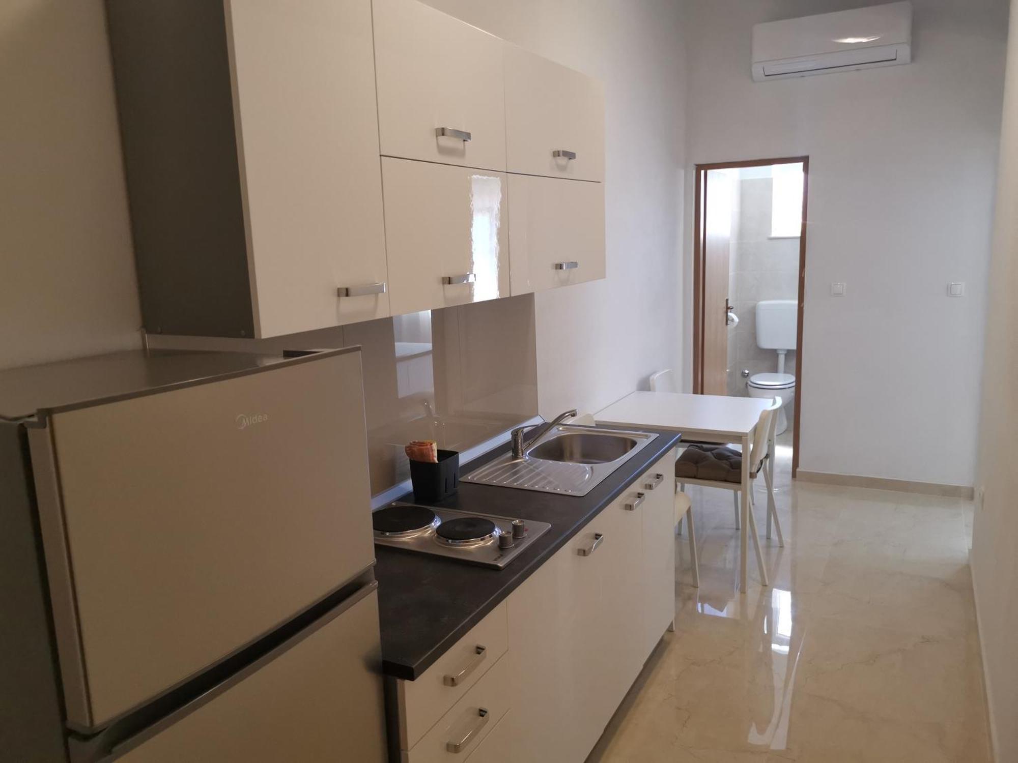 Apartments Monika Нин Екстериор снимка